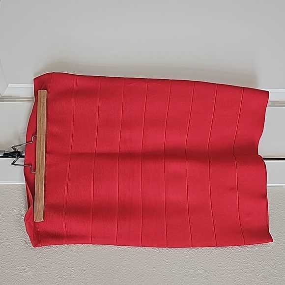 BCBGMAXAZRIA bandage skirt - Picture 1 of 4